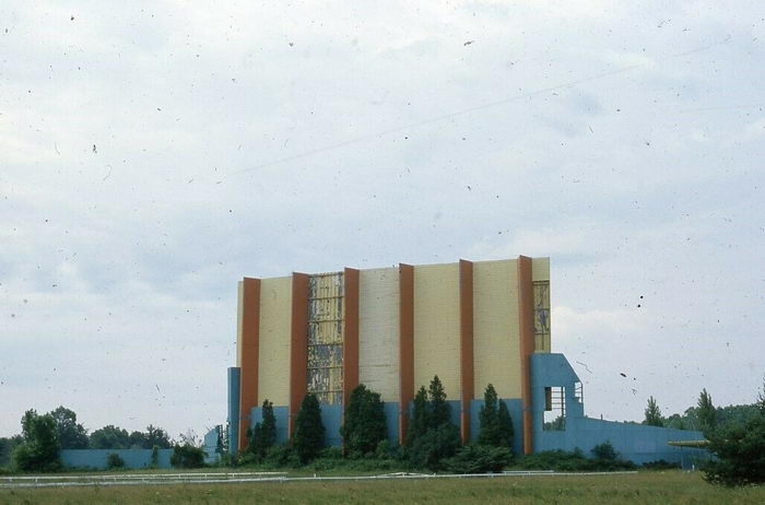 Vista Drive-In Theatre - Vista 7-1982